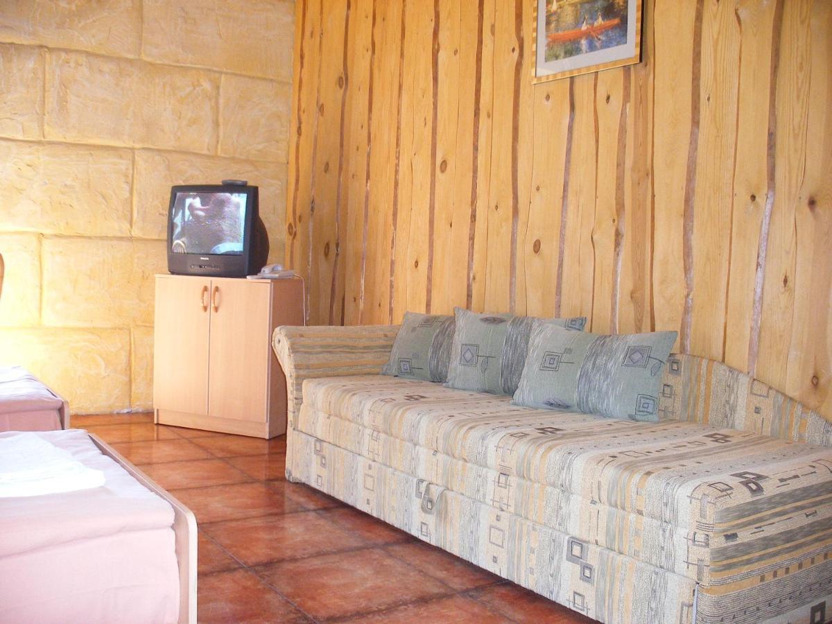 Hotel Tvirtove Prie Didziulio Dėdeliškės Exterior foto